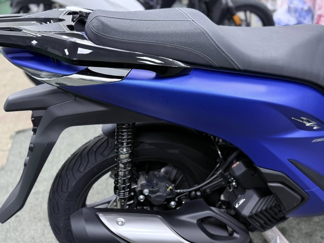 Xe tay ga Honda nhiều người mê vừa về màu mới cực đẹp, đi gần 45km hết 1 lít xăng, phanh ABS trước-sau- Ảnh 6. Xe tay ga Honda nhiều người mê vừa về màu mới cực đẹp, đi gần 45km hết 1 lít xăng, phanh ABS trước-sau- Ảnh 6.