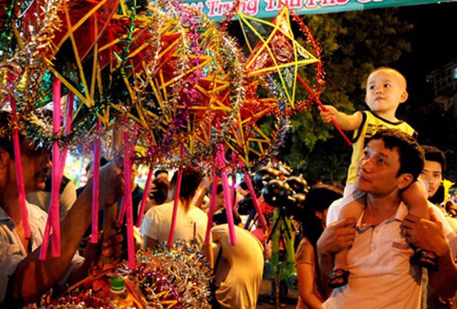 Khách Tây đến Việt Nam dịp lễ hội, trầm trồ nhận xét: "Ở Mỹ chúng tôi không có cái nào như thế này"- Ảnh 8.
