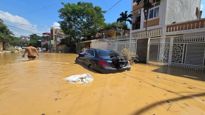 Lũ tràn lên ngập cao tốc Hà Nội - Thái Nguyên; Hà Nội thông báo khẩn cấp di dời dân trong đêm- Ảnh 16. Lũ tràn lên ngập cao tốc Hà Nội - Thái Nguyên; Hà Nội thông báo khẩn cấp di dời dân trong đêm- Ảnh 16.