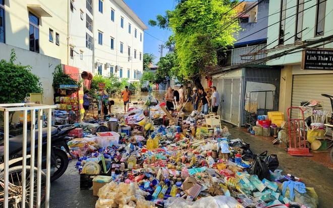 Lũ tràn lên ngập cao tốc Hà Nội - Thái Nguyên; Hà Nội thông báo khẩn cấp di dời dân trong đêm- Ảnh 14. Lũ tràn lên ngập cao tốc Hà Nội - Thái Nguyên; Hà Nội thông báo khẩn cấp di dời dân trong đêm- Ảnh 14.