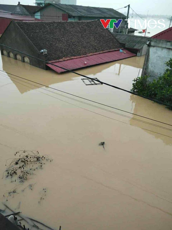 Lũ tràn lên ngập cao tốc Hà Nội - Thái Nguyên; Hà Nội thông báo khẩn cấp di dời dân trong đêm- Ảnh 11. Lũ tràn lên ngập cao tốc Hà Nội - Thái Nguyên; Hà Nội thông báo khẩn cấp di dời dân trong đêm- Ảnh 11.