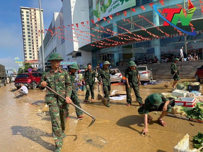 Lũ tràn lên ngập cao tốc Hà Nội - Thái Nguyên; Hà Nội thông báo khẩn cấp di dời dân trong đêm- Ảnh 12. Lũ tràn lên ngập cao tốc Hà Nội - Thái Nguyên; Hà Nội thông báo khẩn cấp di dời dân trong đêm- Ảnh 12.