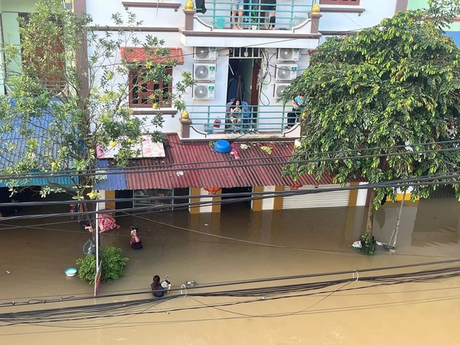 Lũ tràn lên ngập cao tốc Hà Nội - Thái Nguyên; Hà Nội thông báo khẩn cấp di dời dân trong đêm- Ảnh 24. Lũ tràn lên ngập cao tốc Hà Nội - Thái Nguyên; Hà Nội thông báo khẩn cấp di dời dân trong đêm- Ảnh 24.