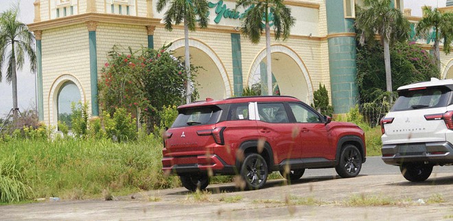 Lô Mitsubishi Destinator đầu tiên cập cảng Việt Nam: Ít nhất 2 bản với ngoại hình khác biệt, có ADAS, dễ 'hot' khi ra mắt đầu tháng sau- Ảnh 7. Lô Mitsubishi Destinator đầu tiên cập cảng Việt Nam: Ít nhất 2 bản với ngoại hình khác biệt, có ADAS, dễ 'hot' khi ra mắt đầu tháng sau- Ảnh 7.