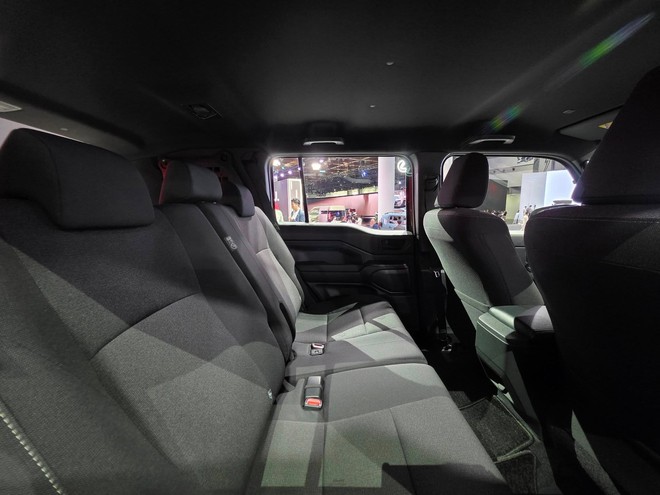 Toyota Việt Nam hé lộ thời điểm mở bán Land Cruiser FJ- Ảnh 5.