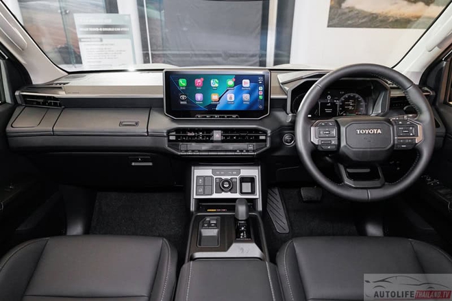 Toyota Hilux thế hệ mới ra mắt: Gi&aacute; quy đổi từ 628 triệu đồng, lần đầu c&oacute; bản thuần điện, nội thất như Prado- Ảnh 5.
