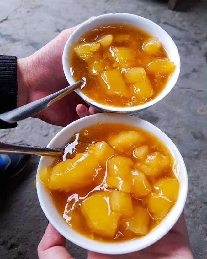 Khách Tây trầm trồ khi ăn món bình dân chỉ vài nghìn trong chợ Việt, nhận xét: "Nó thật sự ở cái tầm!"- Ảnh 5.