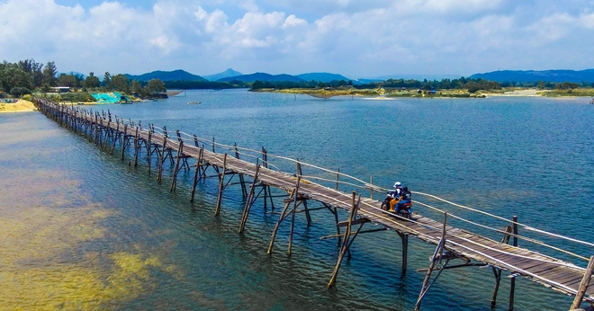 Cầu gỗ vượt sông dài nhất Việt Nam biến mất sau bão số 13: Lịch sử gần 30 năm, từng lên phim điện ảnh- Ảnh 8.