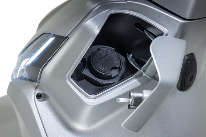 Hãng xây nhà máy ở Bình Dương ra mắt xe tay ga hybrid đầu tiên: phanh ABS, siêu tiết kiệm xăng, đe dọa thay thế Honda SH125- Ảnh 5. Hãng xây nhà máy ở Bình Dương ra mắt xe tay ga hybrid đầu tiên: phanh ABS, siêu tiết kiệm xăng, đe dọa thay thế Honda SH125- Ảnh 5.