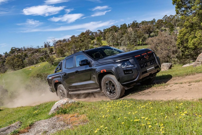 Nissan Navara ra mắt: 'Ruột' Mitsubishi Triton, thiết kế khác biệt, bản Pro4X cực ngầu cạnh tranh Ranger- Ảnh 5. Nissan Navara ra mắt: 'Ruột' Mitsubishi Triton, thiết kế khác biệt, bản Pro4X cực ngầu cạnh tranh Ranger- Ảnh 5.
