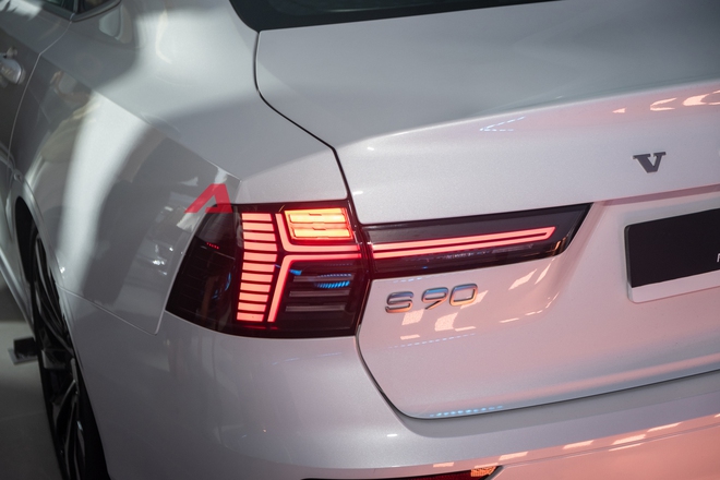 Chi tiết Volvo S90 mới vừa ra mắt Việt Nam: 2,75 tỷ đồng, rẻ hơn gần 150 triệu, thiết kế đẹp lên trông thấy, có màn hình Google- Ảnh 6.