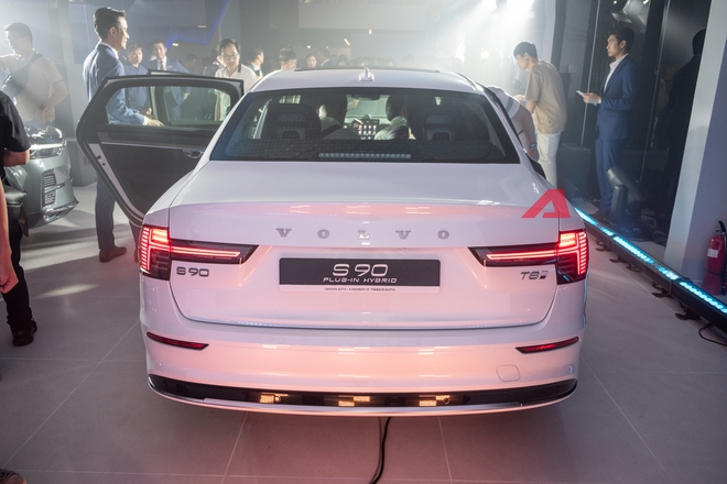 Chi tiết Volvo S90 mới vừa ra mắt Việt Nam: 2,75 tỷ đồng, rẻ hơn gần 150 triệu, thiết kế đẹp lên trông thấy, có màn hình Google- Ảnh 5.