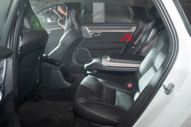 Chi tiết Volvo S90 mới vừa ra mắt Việt Nam: 2,75 tỷ đồng, rẻ hơn gần 150 triệu, thiết kế đẹp lên trông thấy, có màn hình Google- Ảnh 16.
