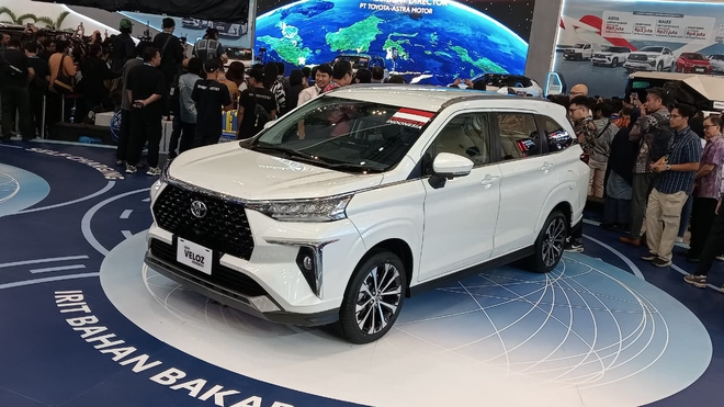 Ảnh thực tế Toyota Veloz hybrid giá quy đổi từ 472 triệu đồng vừa ra mắt: Động cơ 1.5L, có tính năng chạy điện, đáp trả Xpander hybrid- Ảnh 5. Ảnh thực tế Toyota Veloz hybrid giá quy đổi từ 472 triệu đồng vừa ra mắt: Động cơ 1.5L, có tính năng chạy điện, đáp trả Xpander hybrid- Ảnh 5.