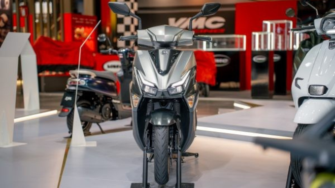 'Ông hoàng xe ga' 125cc ra mắt: trang bị hiện đại, tiêu thụ 1,9L/100 km thách thức Honda Air Blade- Ảnh 2. 'Ông hoàng xe ga' 125cc ra mắt: trang bị hiện đại, tiêu thụ 1,9L/100 km thách thức Honda Air Blade- Ảnh 2.