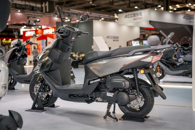 'Ông hoàng xe ga' 125cc ra mắt: trang bị hiện đại, tiêu thụ 1,9L/100 km thách thức Honda Air Blade- Ảnh 3. 'Ông hoàng xe ga' 125cc ra mắt: trang bị hiện đại, tiêu thụ 1,9L/100 km thách thức Honda Air Blade- Ảnh 3.