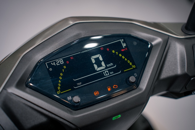 'Ông hoàng xe ga' 125cc ra mắt: trang bị hiện đại, tiêu thụ 1,9L/100 km thách thức Honda Air Blade- Ảnh 4. 'Ông hoàng xe ga' 125cc ra mắt: trang bị hiện đại, tiêu thụ 1,9L/100 km thách thức Honda Air Blade- Ảnh 4.