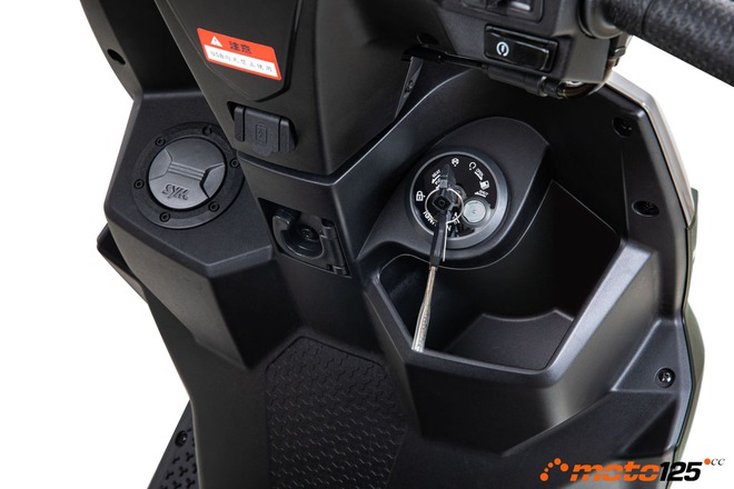 'Ông hoàng xe ga' 125cc ra mắt: trang bị hiện đại, tiêu thụ 1,9L/100 km thách thức Honda Air Blade- Ảnh 6. 'Ông hoàng xe ga' 125cc ra mắt: trang bị hiện đại, tiêu thụ 1,9L/100 km thách thức Honda Air Blade- Ảnh 6.