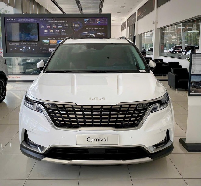 Kia Carnival giảm giá tới 100 triệu tại đại lý, giá thực tế chỉ ngang xe đã qua sử dụng- Ảnh 5. Kia Carnival giảm giá tới 100 triệu tại đại lý, giá thực tế chỉ ngang xe đã qua sử dụng- Ảnh 5.
