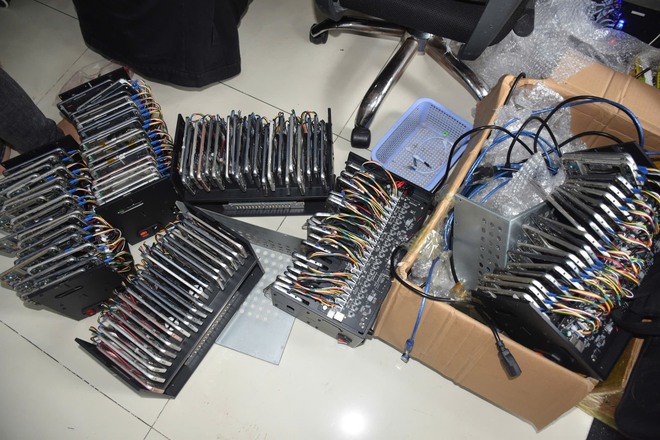 Khám xét 2 căn nhà, bắt Đào Xuân Hoàng và 25 đối tượng - Ảnh 2. Khám xét 2 căn nhà, bắt Đào Xuân Hoàng và 25 đối tượng - Ảnh 2.