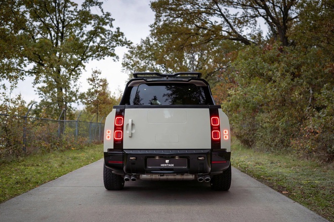 Defender bán tải đầu tiên trên thế giới: Riêng tiền độ gần bằng mua xe mới, mất 2-3 tháng để hoàn thành- Ảnh 8. Defender bán tải đầu tiên trên thế giới: Riêng tiền độ gần bằng mua xe mới, mất 2-3 tháng để hoàn thành- Ảnh 8.