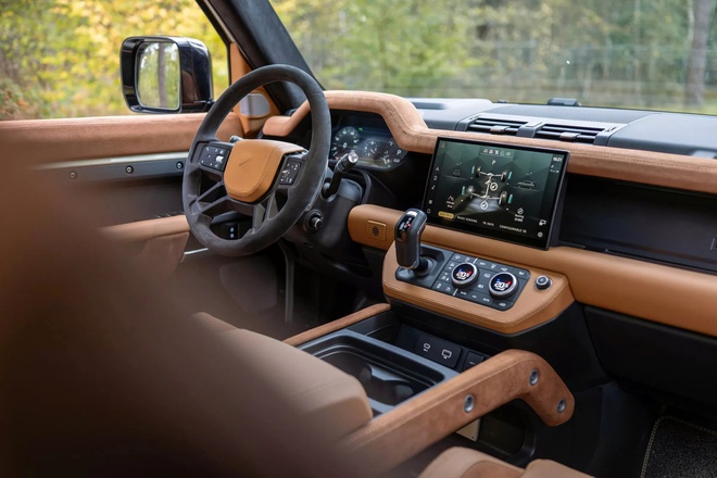 Defender bán tải đầu tiên trên thế giới: Riêng tiền độ gần bằng mua xe mới, mất 2-3 tháng để hoàn thành- Ảnh 10. Defender bán tải đầu tiên trên thế giới: Riêng tiền độ gần bằng mua xe mới, mất 2-3 tháng để hoàn thành- Ảnh 10.