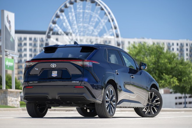 Toyota bZ4X 2026 bán thêm ở một thị trường gần Việt Nam: Giá quy đổi từ hơn 1,2 tỷ đồng, 2 bản, chạy 600km/sạc- Ảnh 11.