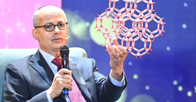 GS Omar M. Yaghi trong chuyến thăm đến Việt Nam vào năm 2021.