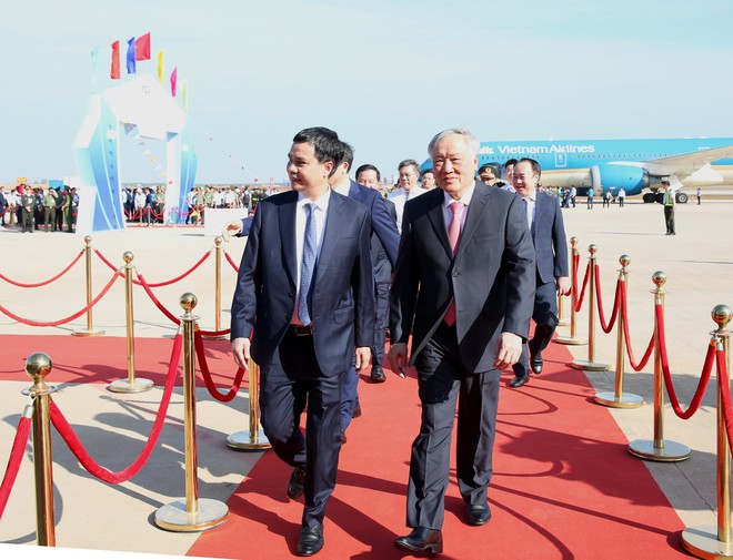 Phó Thủ tướng Thường trực Nguyễn Hòa Bình dự lễ khánh thành các công trình và khai trương chuyến bay đầu tiên tại Sân bay Long Thành. Ảnh: VGP
