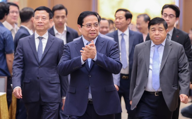 Thủ tướng tới dự và chủ trì Diễn đàn quốc gia phát triển Kinh tế số và xã hội số lần thứ 3 tổ chức sáng 20/12. Ảnh: VGP