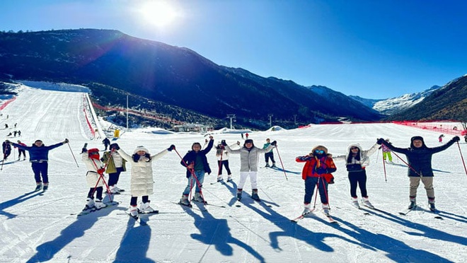 Khách Việt kể chuyện đi ngắm tuyết trên núi cao hơn 4000m ở Trung Quốc, nhận xét: "Không ngờ đến mức này!" - Ảnh 9.