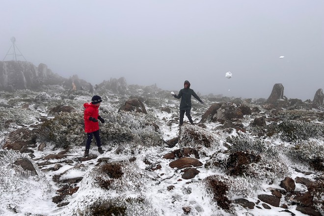 Nơi có tuyết rơi hiếm có sau gần 20 năm! - Ảnh 9.