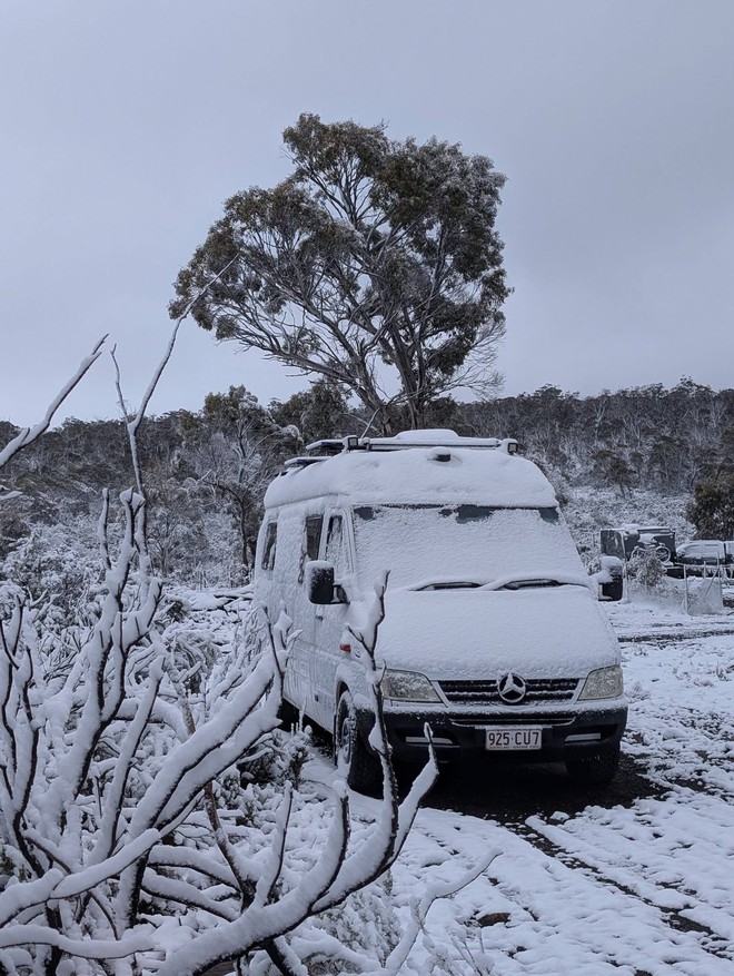 Nơi có tuyết rơi hiếm có sau gần 20 năm! - Ảnh 4.
