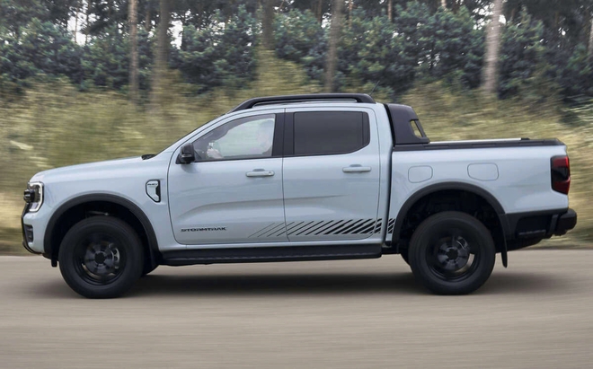 Ford Ranger PHEV hé lộ một số chi tiết động cơ trước thềm ra mắt - Ảnh 2.