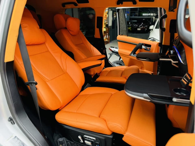 Rao Toyota Land Cruiser độ ghế thương gia kiểu Hermes gi&aacute; gần 1,6 tỷ đồng, người b&aacute;n tiết lộ: Đ&atilde; được bảo dưỡng to&agrave;n bộ mất gần 800 triệu đồng - Ảnh 8.