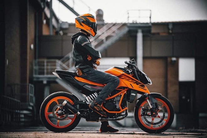 KTM 390 Duke 2025 ra mắt với nhiều n&acirc;ng cấp đ&aacute;ng ch&uacute; &yacute; - Ảnh 1.
