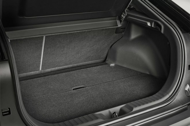 Toyota tung SUV điện mới: Lớn hơn Corolla Cross, m&agrave;n 14inch, chạy tới 600km/sạc, hướng tới 'người độc th&acirc;n đang hẹn h&ograve;' - Ảnh 17.