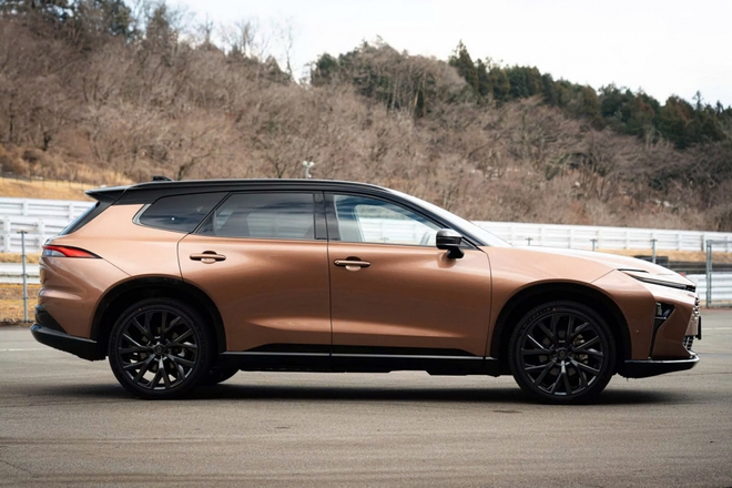 Khám phá Toyota Crown Estate 2025 vừa ra mắt - Ảnh 4.