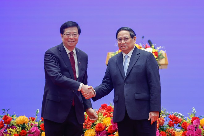 Thủ tướng Phạm Minh Chính tiếp GS.TS Khưu Dũng, Bí thư Đảng ủy ĐH Thanh Hoa, Viện sĩ Viện Khoa học Trung Quốc đang thăm, làm việc tại Việt Nam. Ảnh: VGP Thủ tướng Phạm Minh Chính tiếp GS.TS Khưu Dũng, Bí thư Đảng ủy ĐH Thanh Hoa, Viện sĩ Viện Khoa học Trung Quốc đang thăm, làm việc tại Việt Nam. Ảnh: VGP