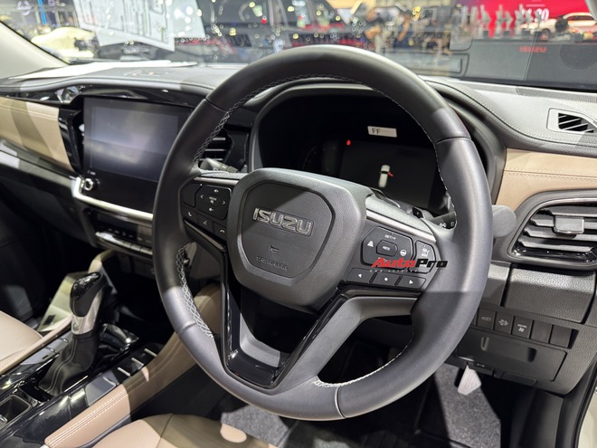 Chi tiết Isuzu mu-X 2025 sắp ra mắt Việt Nam: M&aacute;y dầu 2.2L, m&acirc;m 20inch, phả hơi n&oacute;ng l&ecirc;n Ford Everest - Ảnh 4.