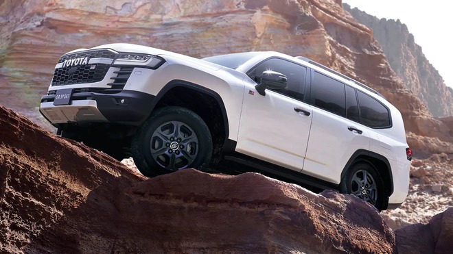 Toyota Land Cruiser 2025 được h&eacute; lộ: Đồng hồ mới, chỉnh điều h&ograve;a bằng n&uacute;t vật l&yacute;, ADAS mặc định từ bản ti&ecirc;u chuẩn - Ảnh 7.