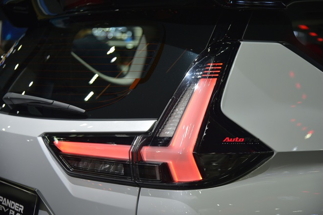 'Sờ tận tay' bộ đ&ocirc;i Mitsubishi Xpander v&agrave; Xpander Cross HEV bản thể thao: Gi&aacute; quy đổi 737 triệu đồng, th&ecirc;m bodykit hầm hố, dễ th&agrave;nh h&agrave;ng &lsquo;hot&rsquo; nếu về Việt Nam - Ảnh 6.