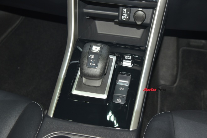 'Sờ tận tay' bộ đ&ocirc;i Mitsubishi Xpander v&agrave; Xpander Cross HEV bản thể thao: Gi&aacute; quy đổi 737 triệu đồng, th&ecirc;m bodykit hầm hố, dễ th&agrave;nh h&agrave;ng &lsquo;hot&rsquo; nếu về Việt Nam - Ảnh 17.