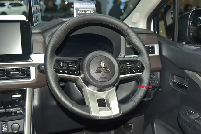 'Sờ tận tay' bộ đ&ocirc;i Mitsubishi Xpander v&agrave; Xpander Cross HEV bản thể thao: Gi&aacute; quy đổi 737 triệu đồng, th&ecirc;m bodykit hầm hố, dễ th&agrave;nh h&agrave;ng &lsquo;hot&rsquo; nếu về Việt Nam - Ảnh 16.