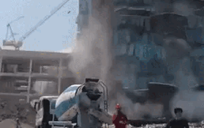 Trận động đất mạnh nhất 100 năm ở Myanmar khiến nhiều tòa nhà bị sập. Ảnh cắt từ video một tòa nhà ở Thái Lan bị sập do ảnh hưởng từ trận động đất.