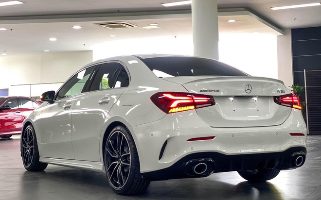 Mercedes-AMG A 35 giảm gi&aacute; hơn 770 triệu tại đại l&yacute;: Gi&aacute; thực tế c&ograve;n 1,485 tỷ đồng, rẻ bằng một nửa Civic Type R - Ảnh 4.