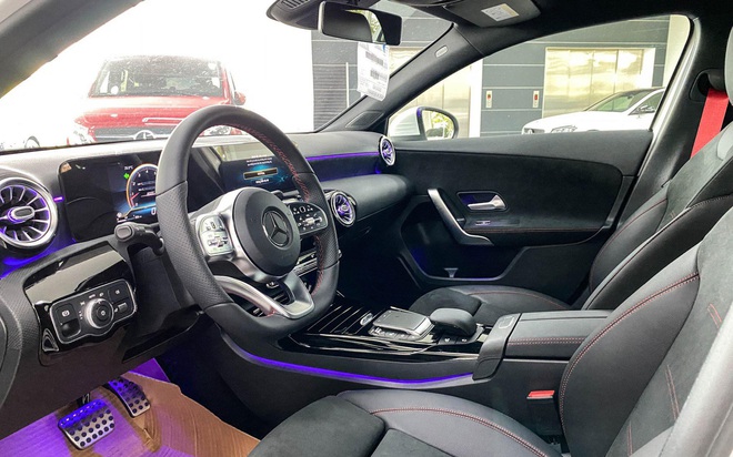 Mercedes-AMG A 35 giảm giá hơn 770 triệu tại đại lý: Giá thực tế còn 1,485 tỷ đồng, rẻ bằng một nửa Civic Type R - Ảnh 7.
