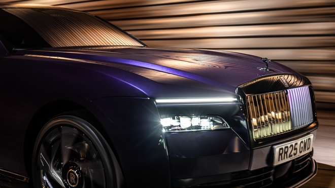 Rolls-Royce Spectre phiên bản Black Badge có giá 20,6 tỷ đồng tại Việt Nam - Ảnh 6.