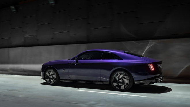 Rolls-Royce Spectre phiên bản Black Badge có giá 20,6 tỷ đồng tại Việt Nam - Ảnh 8.