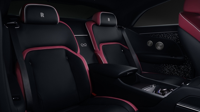 Rolls-Royce Spectre phiên bản Black Badge có giá 20,6 tỷ đồng tại Việt Nam - Ảnh 14.